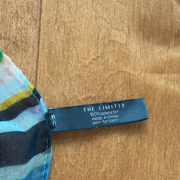 The Limited Rainbow Scarf - Picture 3 of 3